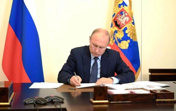 Президент России принял закон, расширяющий возможности по доступу провайдеров к многоквартирным домам